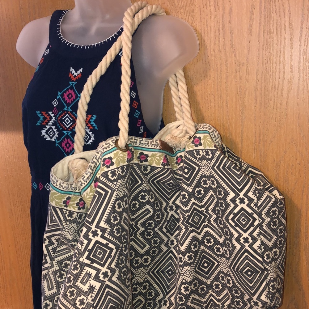 Billabong large canvas tote bag. GUC.